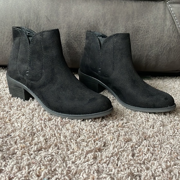 GH BASS black suede ankle booties - Picture 2 of 6